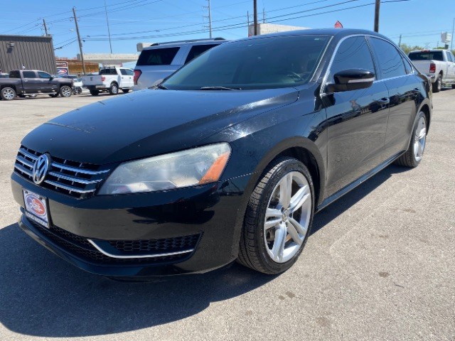 Volkswagen Passat Vehicle Full-screen Gallery Image 03