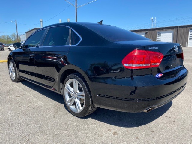 Volkswagen Passat Vehicle Full-screen Gallery Image 04