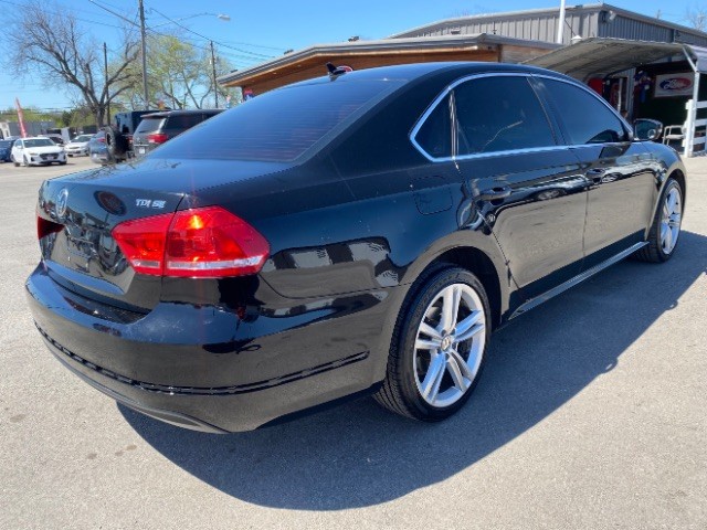 Volkswagen Passat Vehicle Full-screen Gallery Image 05