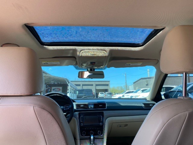 Volkswagen Passat Vehicle Full-screen Gallery Image 07