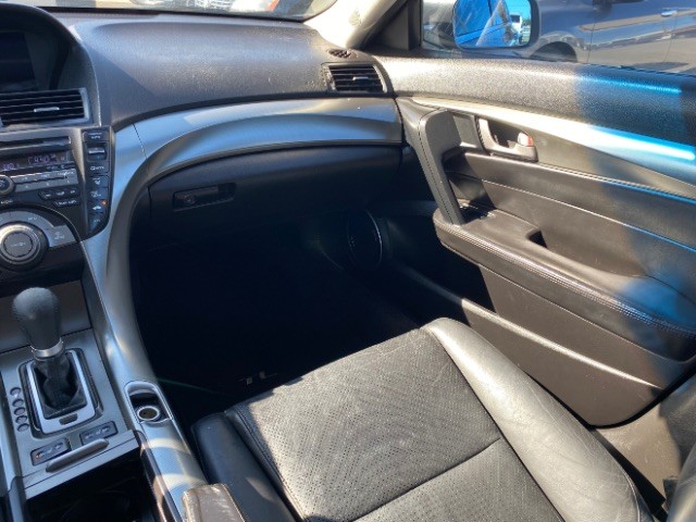 Acura TL Vehicle Full-screen Gallery Image 11