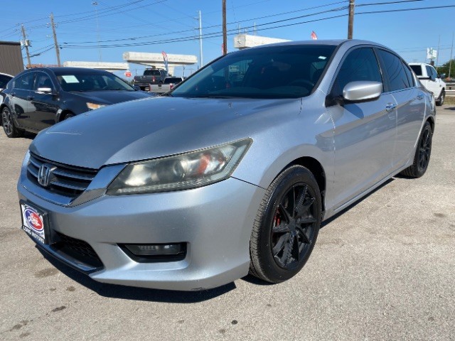 Honda Accord Sedan Vehicle Full-screen Gallery Image 03