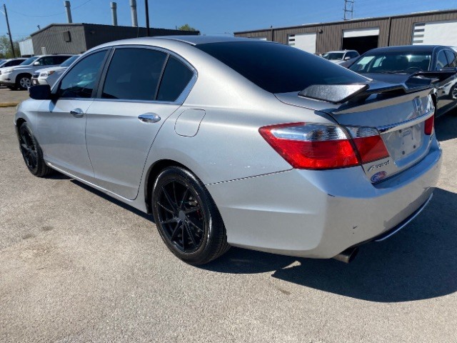 Honda Accord Sedan Vehicle Full-screen Gallery Image 04