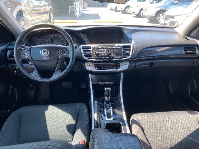 Honda Accord Sedan Vehicle Full-screen Gallery Image 06