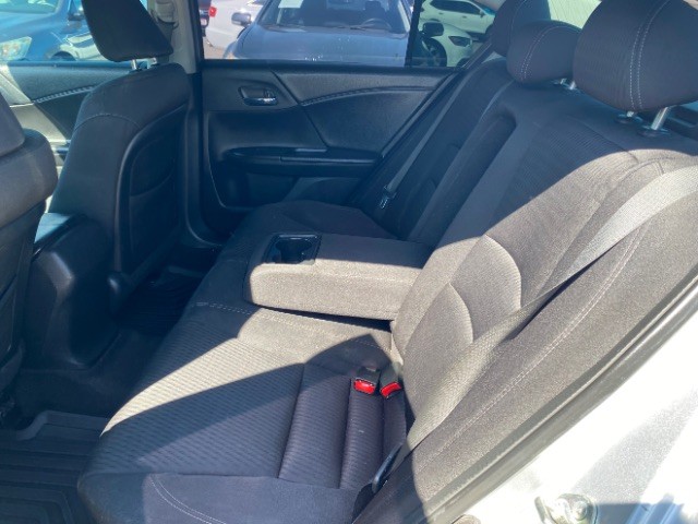 Honda Accord Sedan Vehicle Full-screen Gallery Image 07