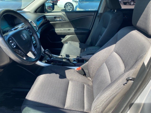 Honda Accord Sedan Vehicle Full-screen Gallery Image 08