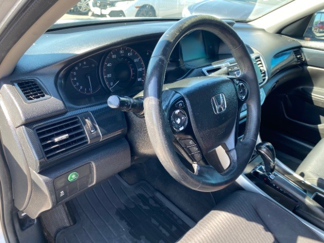 Honda Accord Sedan Vehicle Full-screen Gallery Image 09