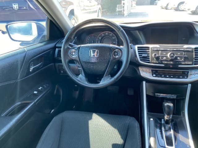Honda Accord Sedan Vehicle Full-screen Gallery Image 11