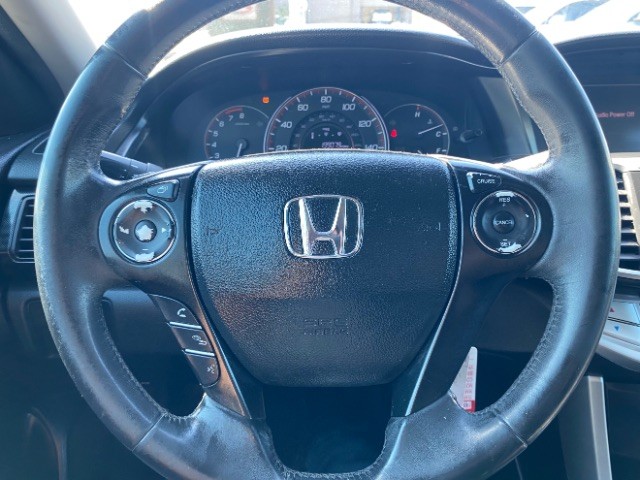 Honda Accord Sedan Vehicle Full-screen Gallery Image 14