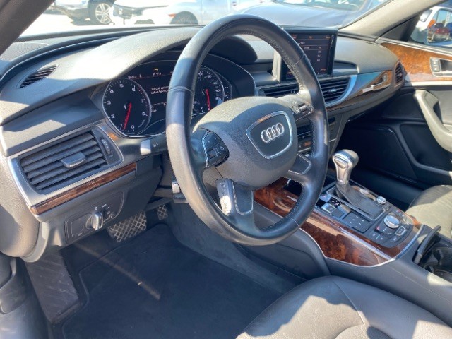 Audi A6 Vehicle Full-screen Gallery Image 10