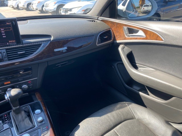 Audi A6 Vehicle Full-screen Gallery Image 11