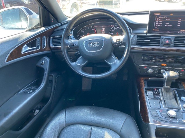 Audi A6 Vehicle Full-screen Gallery Image 12