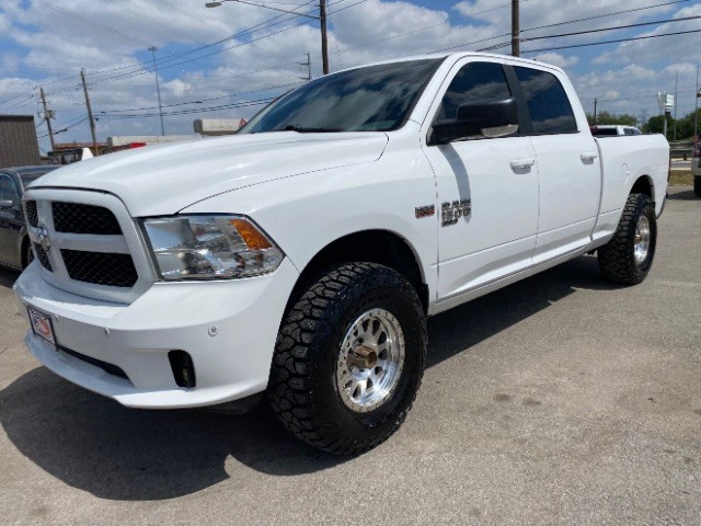 Ram 1500 Classic Vehicle Full-screen Gallery Image 03