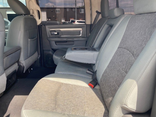 Ram 1500 Classic Vehicle Full-screen Gallery Image 07
