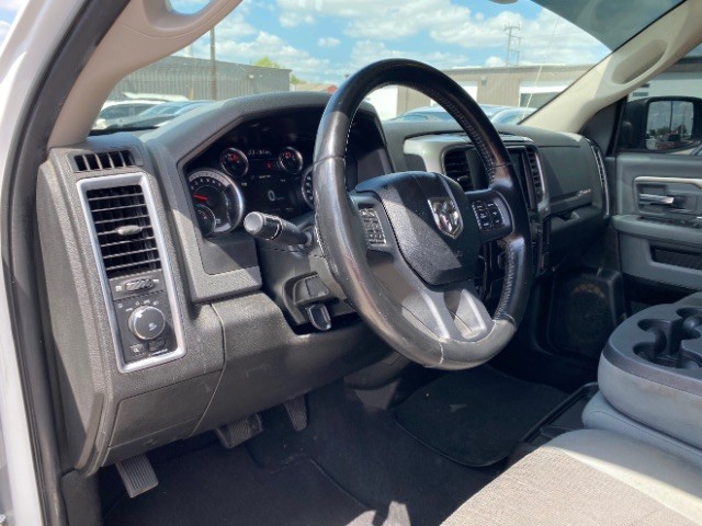 Ram 1500 Classic Vehicle Full-screen Gallery Image 09