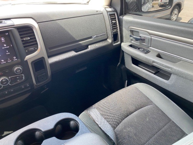 Ram 1500 Classic Vehicle Full-screen Gallery Image 10