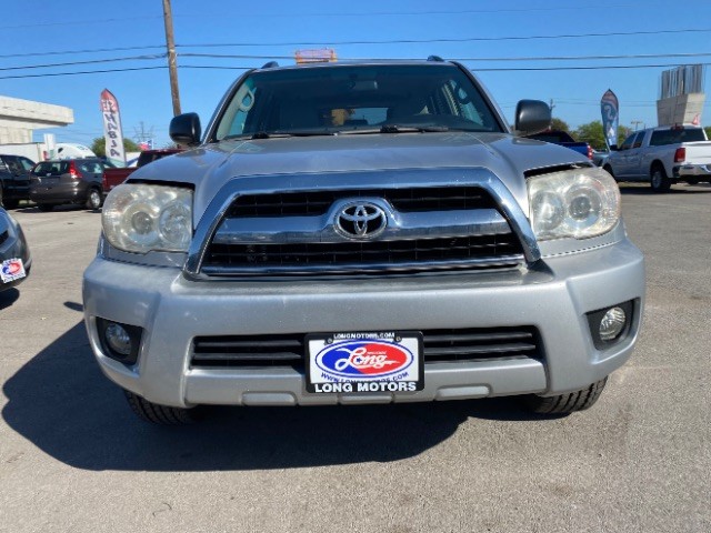 Toyota 4Runner Vehicle Full-screen Gallery Image 02