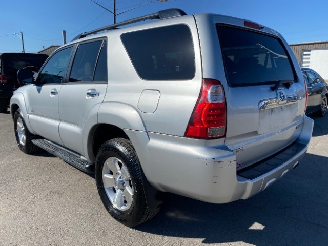 Toyota 4Runner Vehicle Full-screen Gallery Image 04