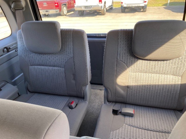 Toyota 4Runner Vehicle Full-screen Gallery Image 07