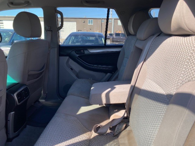 Toyota 4Runner Vehicle Full-screen Gallery Image 08