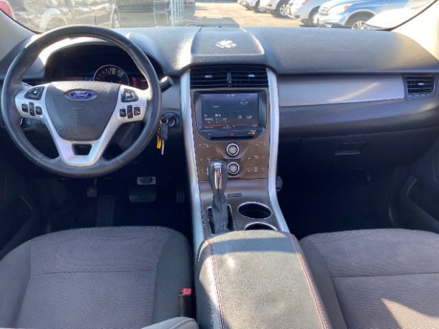 Ford Edge Vehicle Full-screen Gallery Image 05