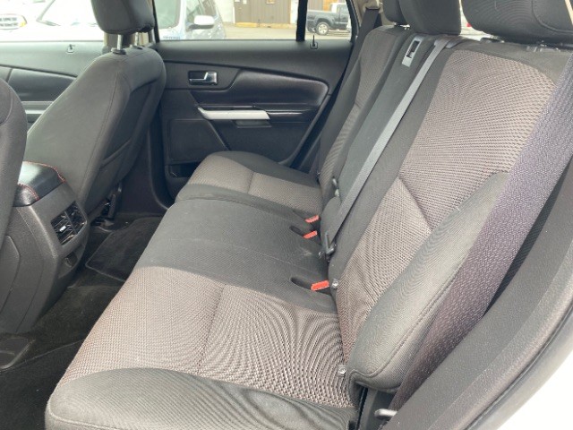 Ford Edge Vehicle Full-screen Gallery Image 06