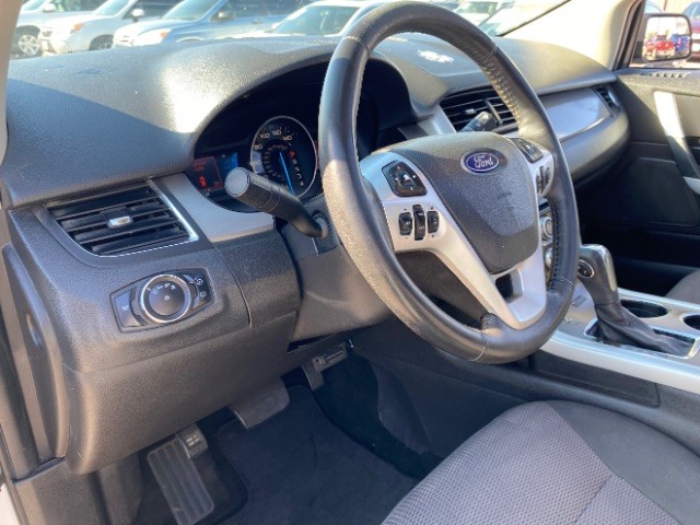 Ford Edge Vehicle Full-screen Gallery Image 08