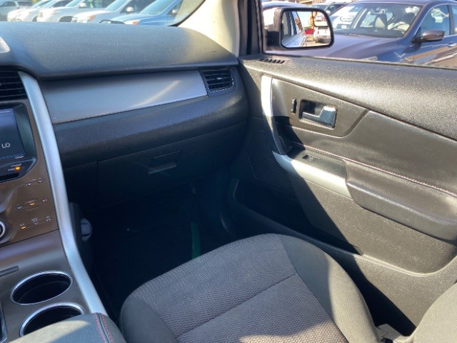 Ford Edge Vehicle Full-screen Gallery Image 09