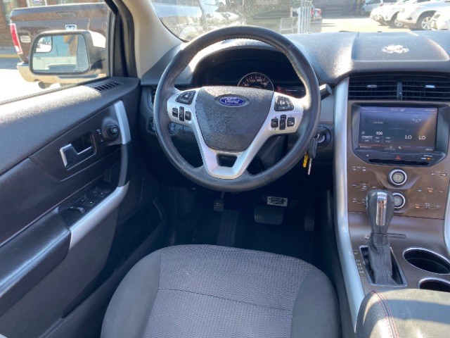 Ford Edge Vehicle Full-screen Gallery Image 10