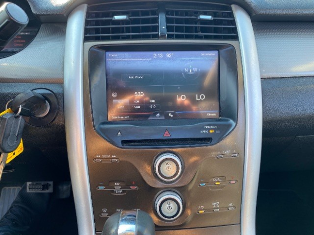Ford Edge Vehicle Full-screen Gallery Image 11