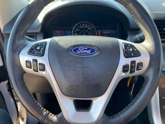 Ford Edge Vehicle Full-screen Gallery Image 13