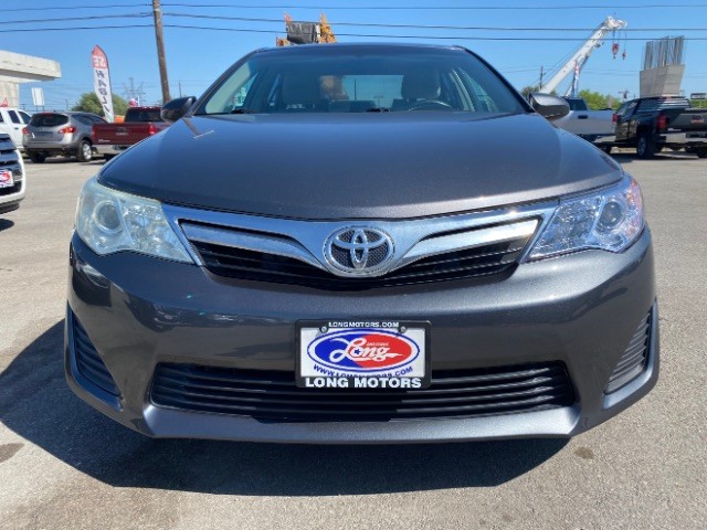 Toyota Camry Vehicle Full-screen Gallery Image 02