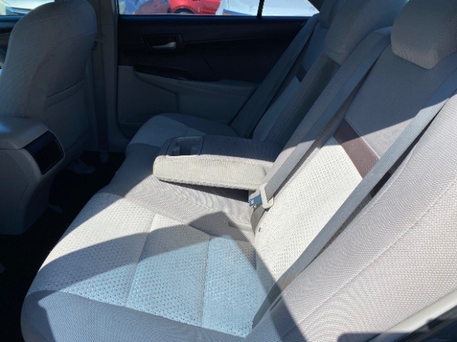 Toyota Camry Vehicle Full-screen Gallery Image 07