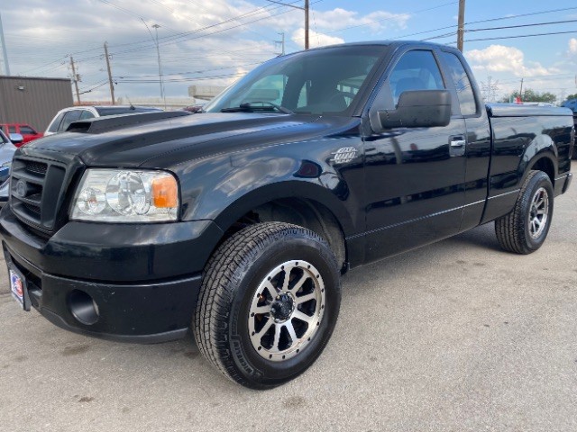 Ford F-150 Vehicle Full-screen Gallery Image 03