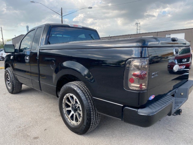 Ford F-150 Vehicle Full-screen Gallery Image 04
