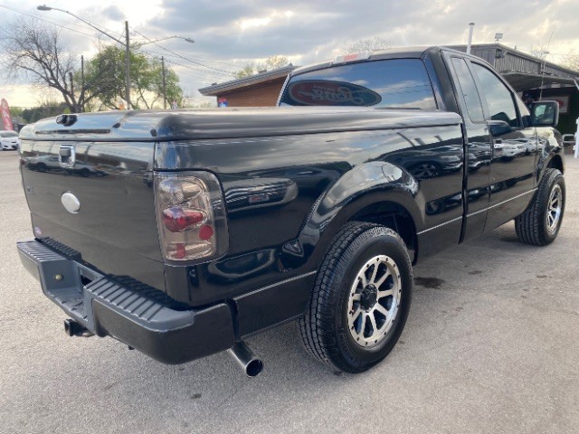Ford F-150 Vehicle Full-screen Gallery Image 05