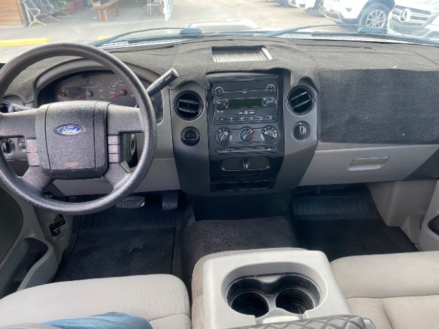Ford F-150 Vehicle Full-screen Gallery Image 06