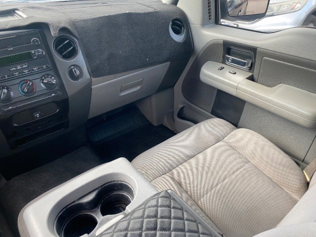 Ford F-150 Vehicle Full-screen Gallery Image 08