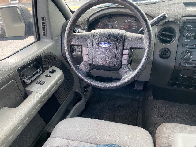 Ford F-150 Vehicle Full-screen Gallery Image 09