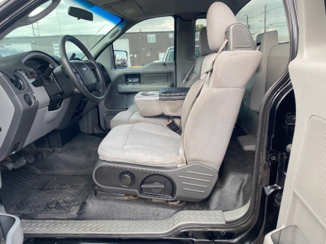 Ford F-150 Vehicle Full-screen Gallery Image 10