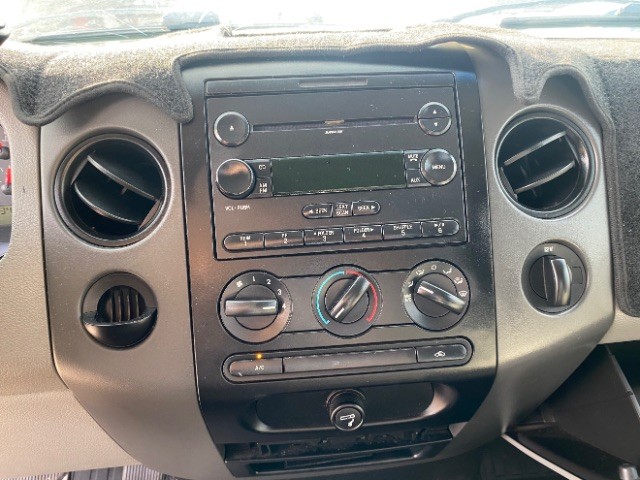 Ford F-150 Vehicle Full-screen Gallery Image 11