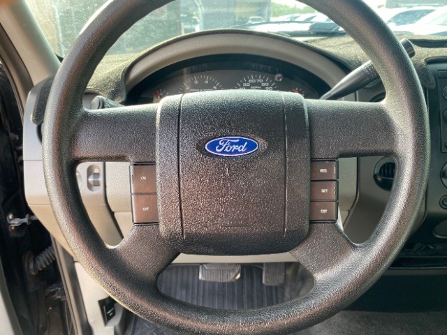 Ford F-150 Vehicle Full-screen Gallery Image 12