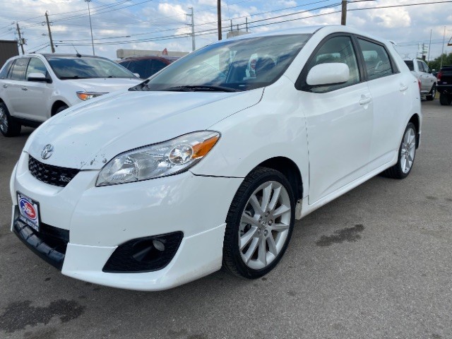 Toyota Matrix Vehicle Full-screen Gallery Image 03