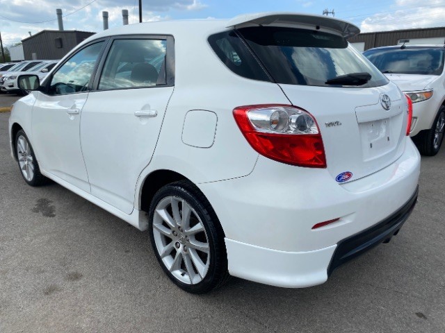 Toyota Matrix Vehicle Full-screen Gallery Image 04