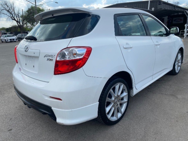 Toyota Matrix Vehicle Full-screen Gallery Image 05