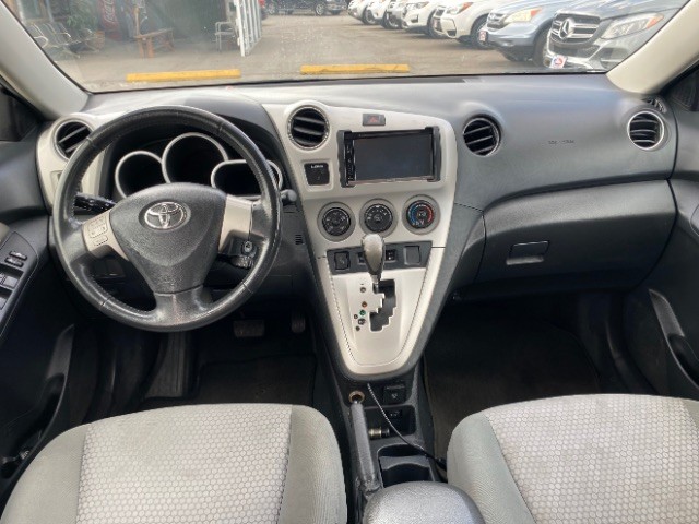 Toyota Matrix Vehicle Full-screen Gallery Image 06