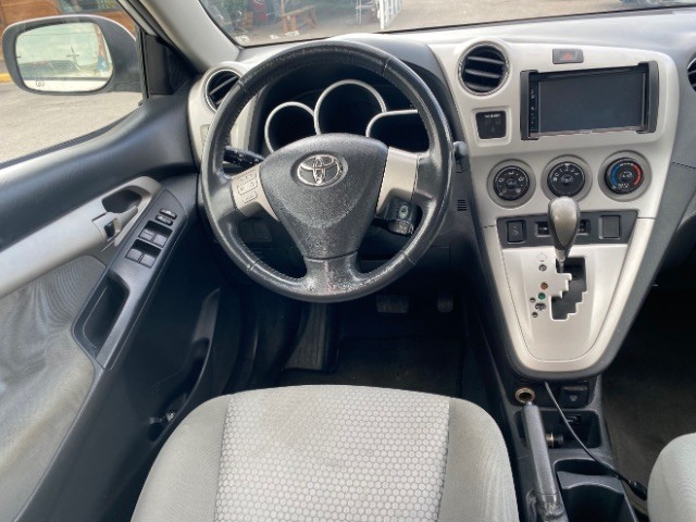 Toyota Matrix Vehicle Full-screen Gallery Image 11