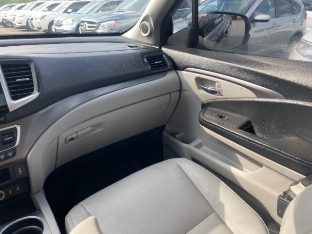 Honda Pilot Vehicle Full-screen Gallery Image 11