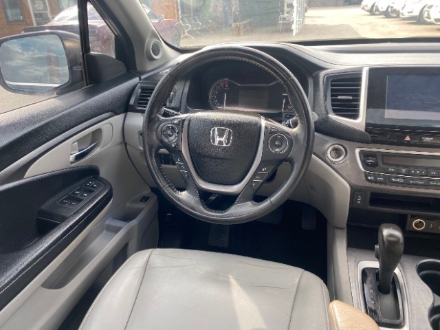 Honda Pilot Vehicle Full-screen Gallery Image 12