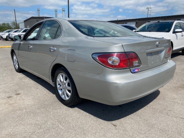 Lexus ES 330 Vehicle Full-screen Gallery Image 04